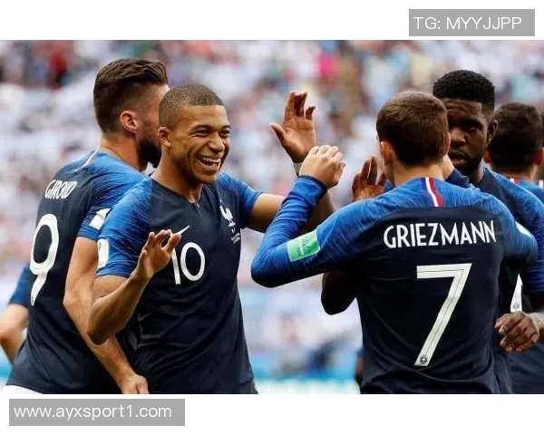 FIFA发布世界杯队长海报梅西居中姆巴佩C罗两侧引发关注